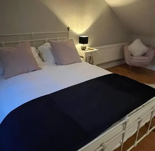 Top Hotels Near Wasing Park